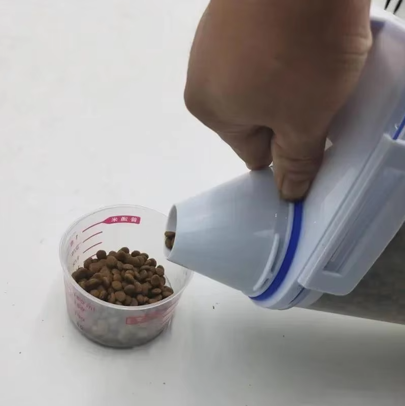 Voederdispenser voor Huisdieren met Maatbeker